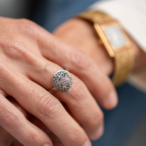 Anillo Jean Paul Gautier en oro blanco de 18 kt con brillantes blancos y azules