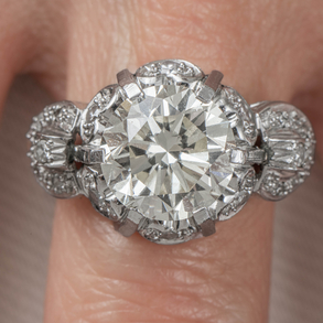 Solitaire ring in 18kt white gold with brilliant cut diamond.