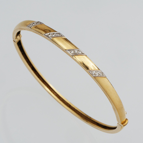 Half shank bracelet in 18kt yellow gold