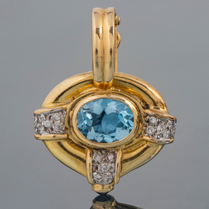 Colgante en oro amarillo de 18kt con brillantes y topacio central color azul.