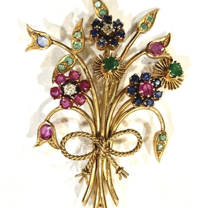 Broche en forma de ramo de flores en oro amarillo de 18 kt con brillante, rubíes, zafiros y esmeraldas.