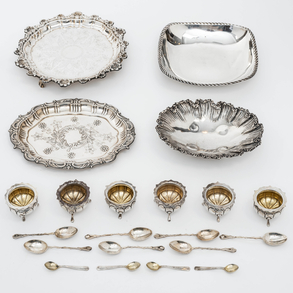 Miscelánea de piezas de plata española y punzonada del siglo XX.