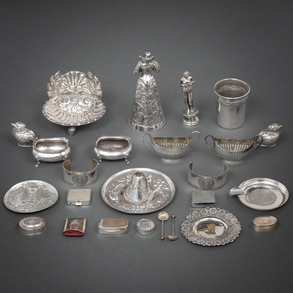 Miscelánea de piezas de plata del siglo XX.