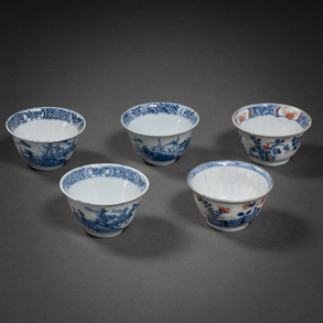 Conjunto de cinco tazitas en porcelana china compañía de Indias del siglo XVIII.