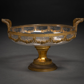 Centro de mesa francés estilo Luís XVI en cristal de Baccarat y aplicaciones en bronce dorado del siglo XIX.
