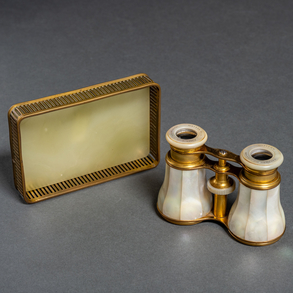 Conjunto de prismáticos en bronce y nácar de la marca Galpini 