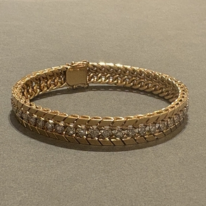Pulsera articulada en oro amarillo de 18 kt y brillantes.
