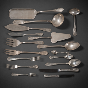 Cubertería incompleta de doce servicios en plata española y punzonada del siglo XX