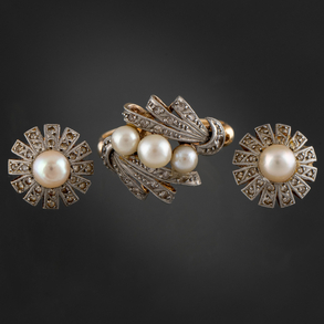 Conjunto de anillo y pendientes antiguos en oro amarillo de 18 kt con perlas.