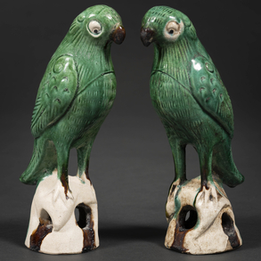 Pareja de loros en porcelana china para la exportación vidriados sancai de color verde de la dinastía Qing(1644-1912)