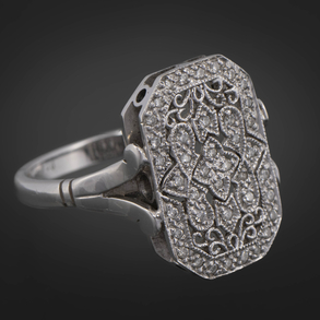 Anillo estilo Art Decó en oro blanco de 18 kt cuajado de brillantes