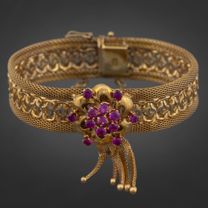 Bonita pulsera o brazalete en oro amarillo de 18 kt con rubíes sintéticos.