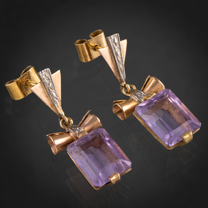 Elegante pareja de pendientes  largos vintage años 40-50 en oro amarillo de 18kt con amatista rosa de Francia.