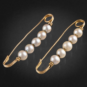 Conjunto de dos imperdibles en oro amarillo de 18kt con perla.