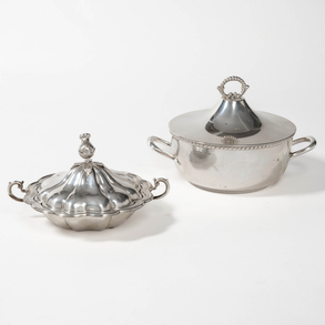 Conjunto de sopera y legumbrera en plata española y punzonada del siglo XX.