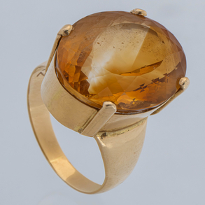 Bonito anillo montado en oro amarillo de 18 kt con citrino.