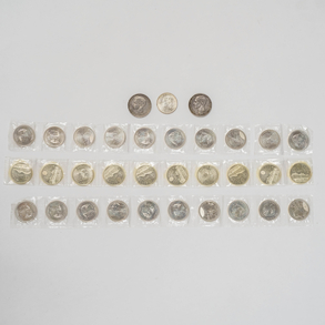 Conjunto de 31 monedas de 2000 pesetas en plata y dos monedas de 5 pesetas de Alfonso XII y Alfonso XIII