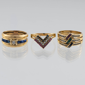 Conjunto de tres anillos en oro amarillo de 18 kt.