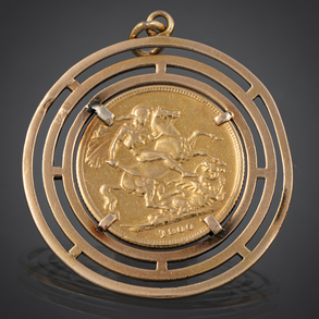 Colgante circular en oro amarillo de 18 kt con moneda de la Reina Victoria en el interior del año 1900