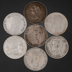 Conjunto de siete monedas de cinco pesetas.