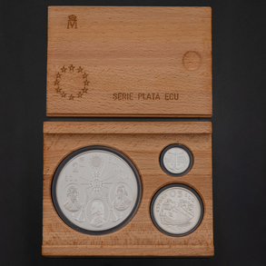 Estuche compuesto por monedas conmemorativas del año 1995 en AG.