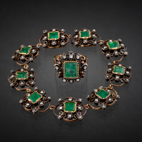 Conjunto de pulsera y anillo en oro amarillo con piedras verdes y brillantes talla antigua.
