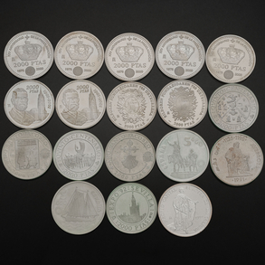 Conjunto de dieciocho monedas conmemorativas AG del Rey Juan Carlos I de diversos años.