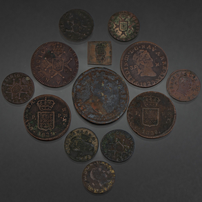 Conjunto de doce monedas de Don Fernando,, ceca Pamplona, y una moneda maravedí de Isabel II fundida.
