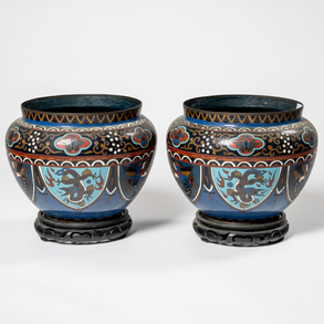 Pareja de centros en esmalte cloisoné. Trabajo Chino, Siglo XIX
