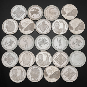 Conjunto de veintidós monedas conmemorativas de Carlos I de los años 1999 y 1991.