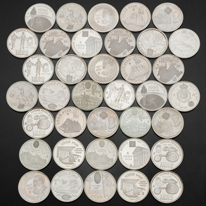 Conjunto de treinta y siete monedas AG de Juan Carlos I de diferentes años