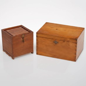 Conjunto de baúl de alcanfor y caja en madera del siglo XIX