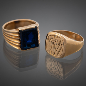 Conjunto de dos anillos en oro amarillo de 18 kt.