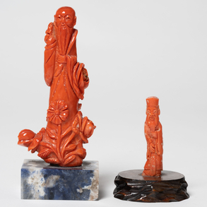 Conjunto de dos ancianos de la antigüedad en coral rojo tallado del siglo XX