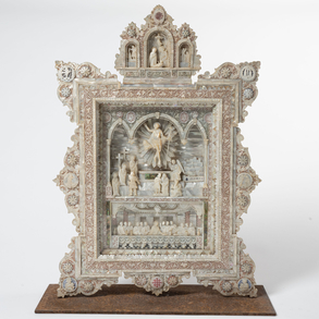 Importante icono tallado en madreperla representando  la resurrección de Cristo, la Santa Cena y nacimiento de Jesús