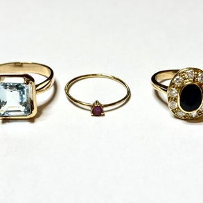Conjunto de tres anillos en oro amarillo de 18kt.