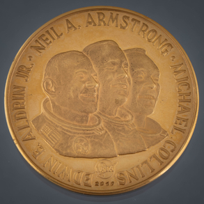 Moneda conmemorativa del Apolo 11 en oro amarillo de 22kt