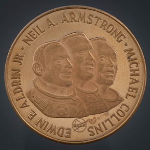 Moneda conmemorativa del Apolo once en oro amarillo de 22 kt