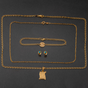 Conjunto de dos cadenas, pareja de pendientes con turquesa y pulsera en oro amarillo de 18 kt