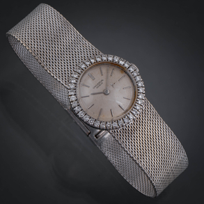 Universal Geneve, Reloj en oro blanco de 18 kt con orla de brillantes.