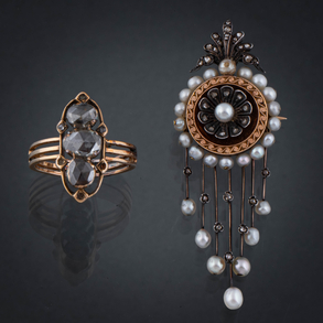 Conjunto de aderezo francés de perlas y diamantes montado en oro de 14 kt y anillo en oro amarillo de 18 kt con diamantes talla rosa.