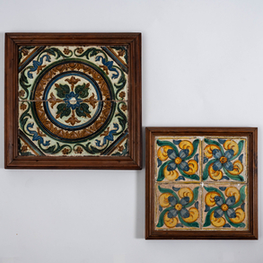 Conjunto de dos plafones  compuesto por cuatro azulejos en cerámica catalana o valenciana del siglo XVIII