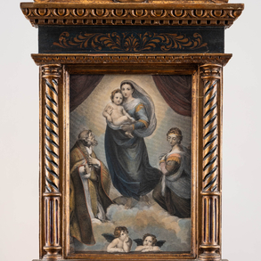 Marco en madera de estilo arquitectónico tipo templete en madera tallado y pintado del siglo XX.